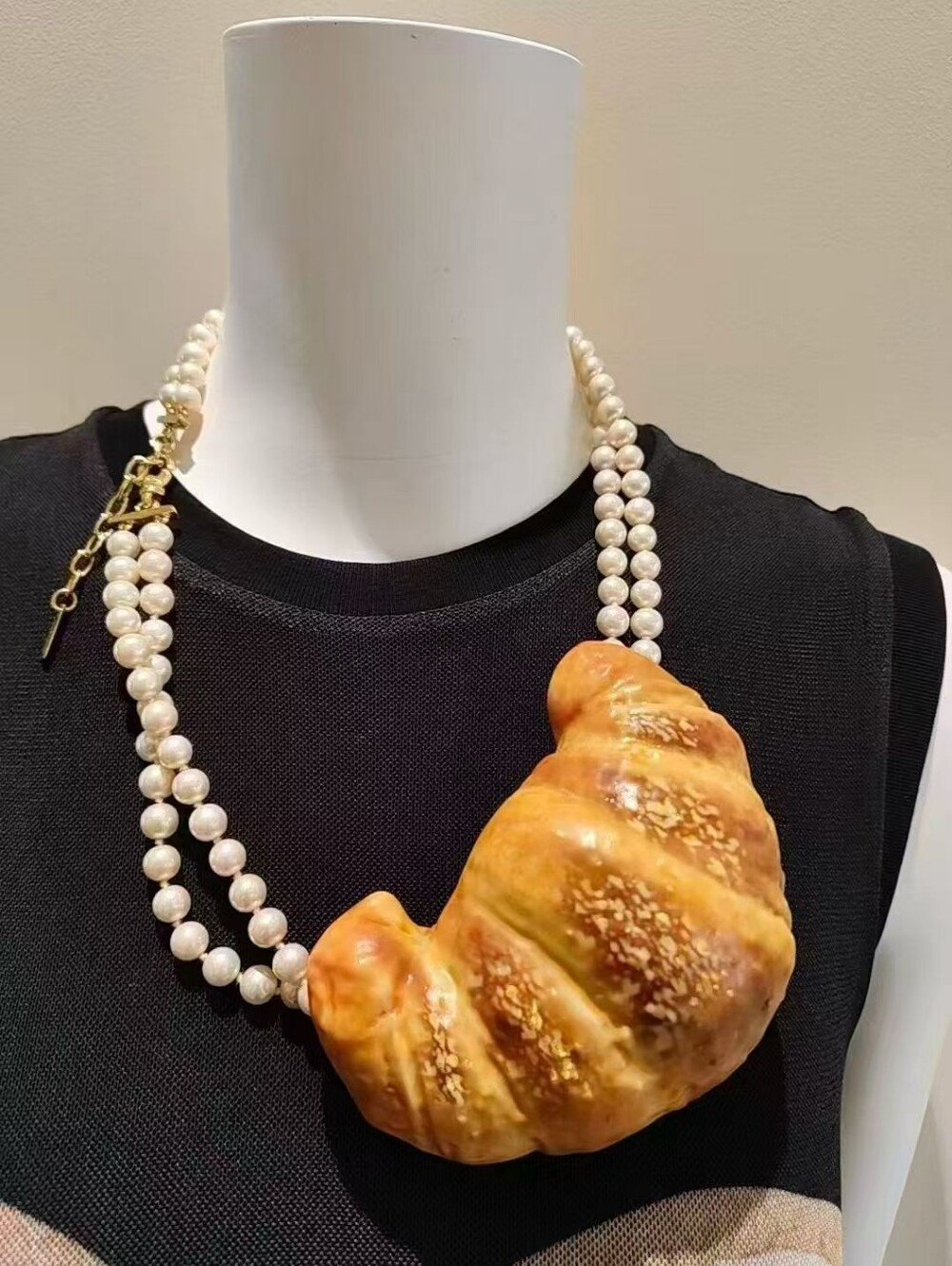 Moschino Croissant-Shaped Necklace bakery-inspired Stmulated Pearl Rare - Picture 2 of 4